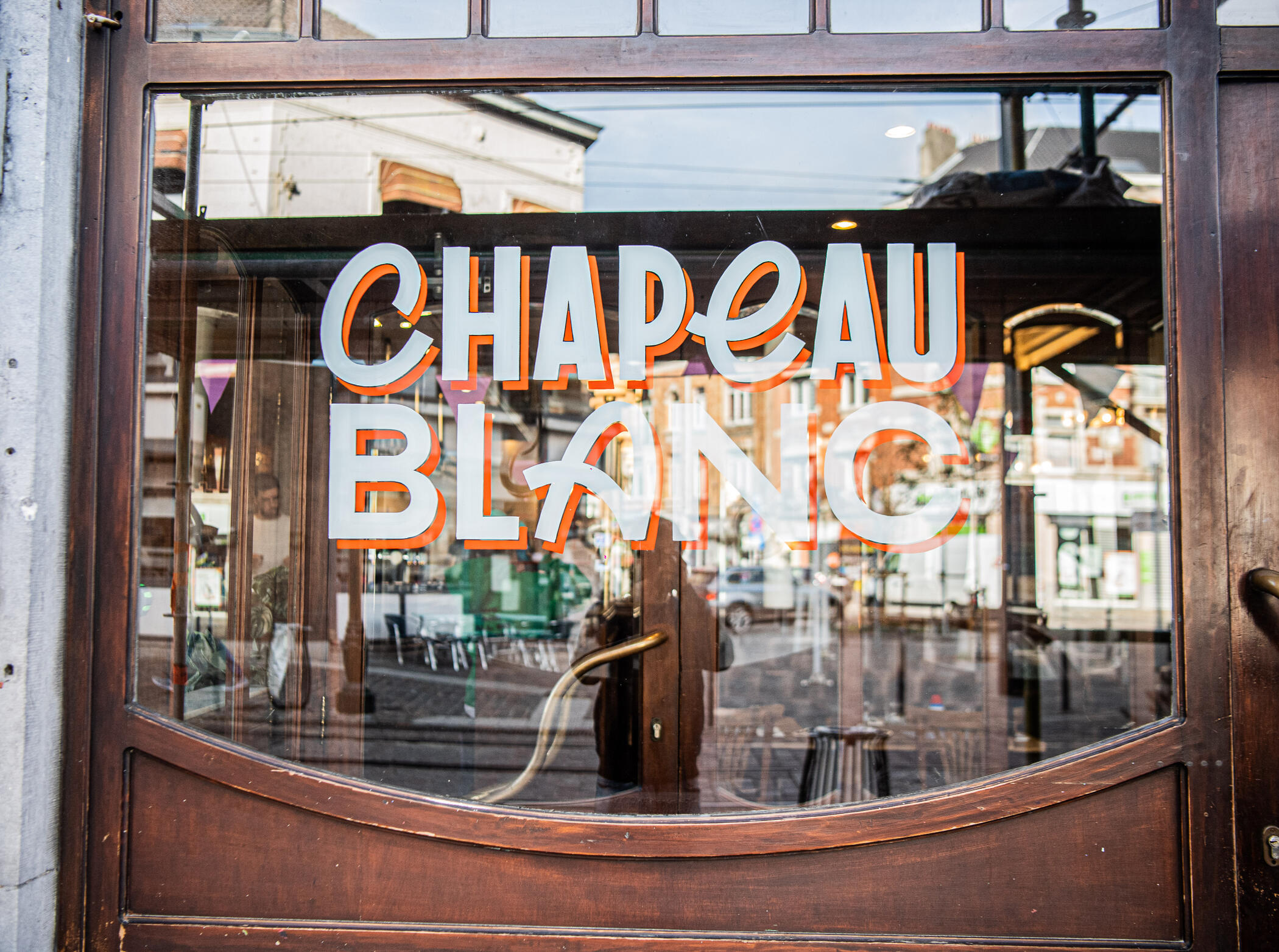 La vitrine du Chapeau Blanc